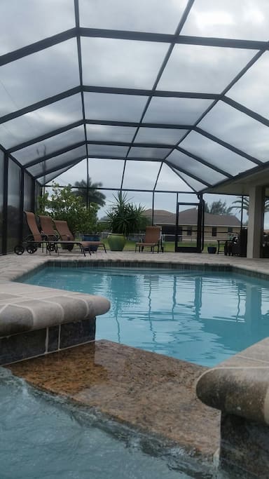 Hot tub into Lanai