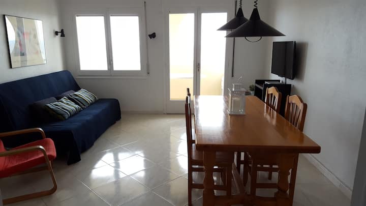 Spacious living room dining room with 40"TV