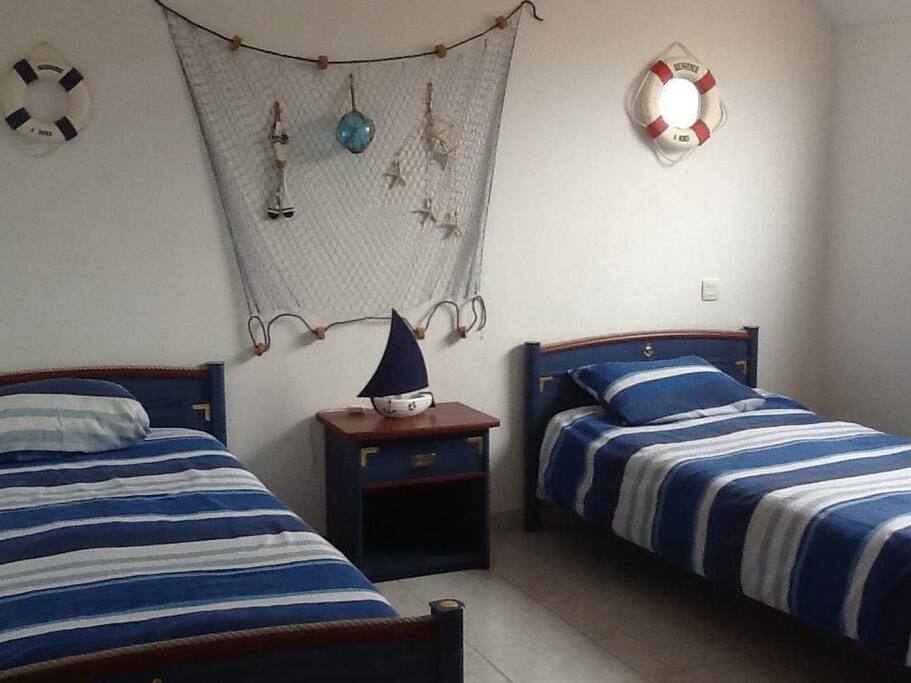 Chambre avec 2 lits simpls