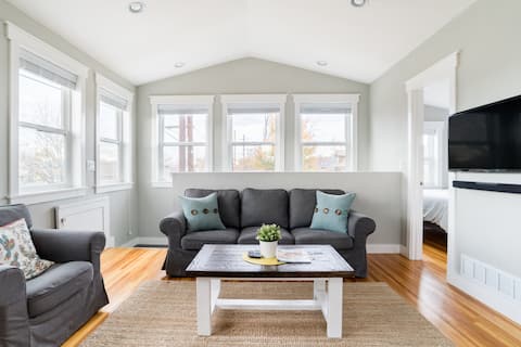 Popular Airbnb listing: Sparkling Carriage House near Downtown and Rino in Whittier