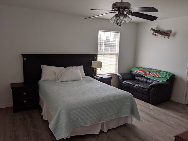 Cozy Home-Private Entrance!