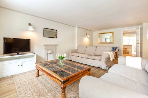 Historic cottage in the heart of Wells, Somerset