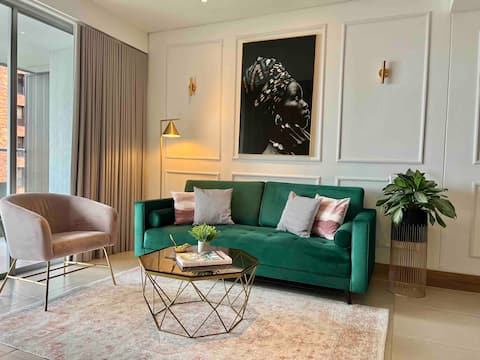 Top Airbnb: 407 | Stunning 2BR Apartment | Pool | Free Parking in Juanambú