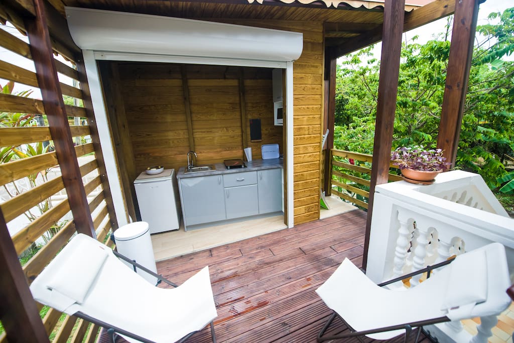 Studio “Papaye” : Pergola avec sa cuisine équipée