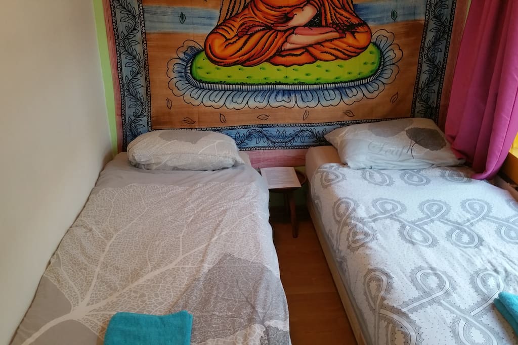 room 1 with 2 single beds