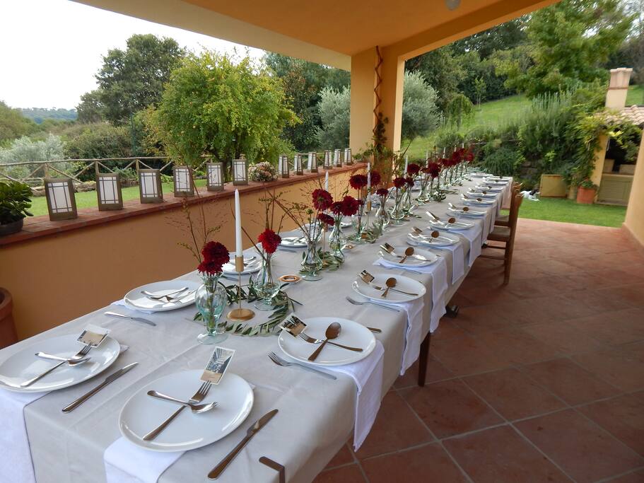 The pleasure of eating outside with friends and family