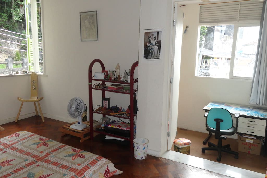 Big double room, silent, near social and cultural life in Rio! Perfect for a couple. At the private varanda there's a sofa, for a third person, if necessary. Great energy! Gratitude***