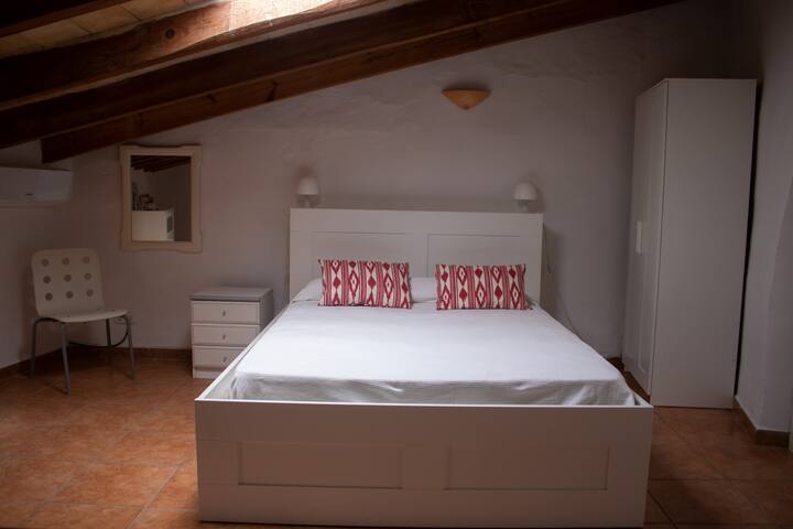 Dormitorio buhardilla / attic floor bedroom