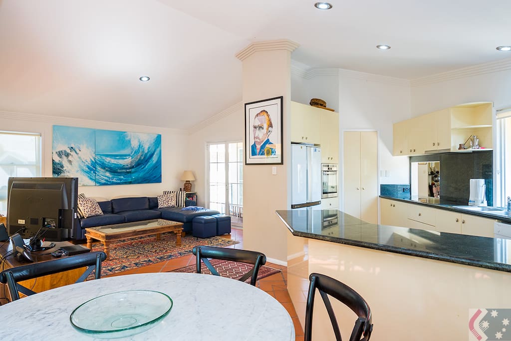 Lounge / Kitchen