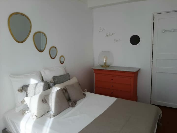 Спална соба со 2 двокреветни соби 