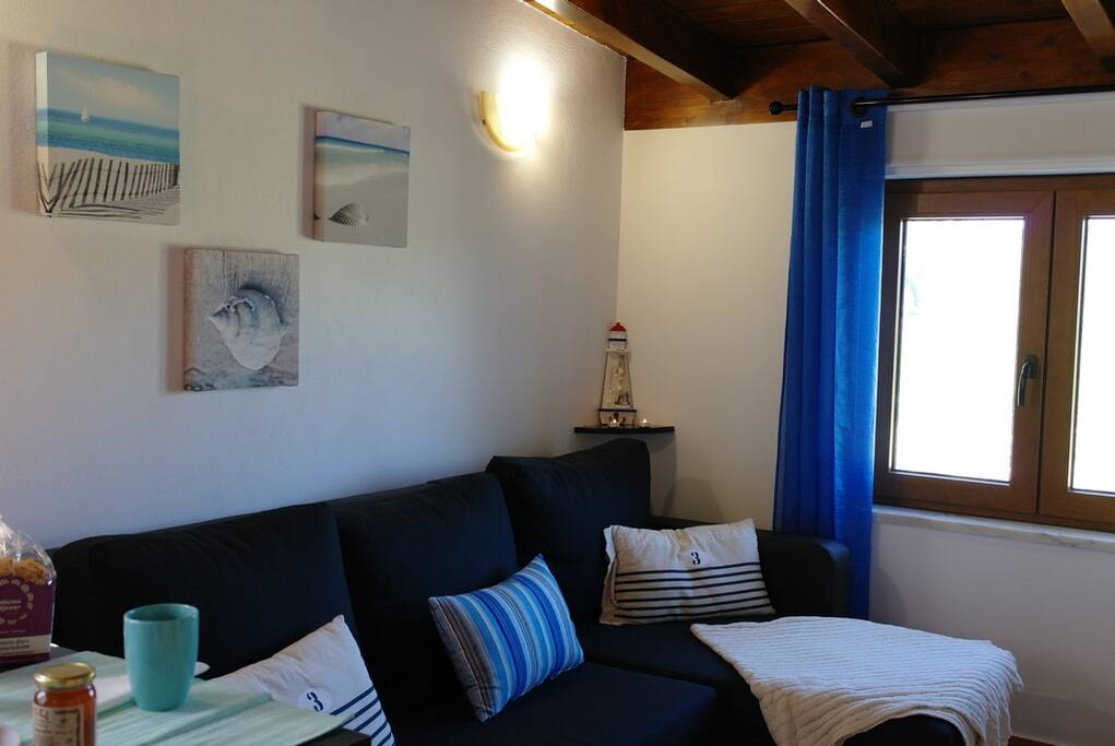 Livingroom with TV and internet.