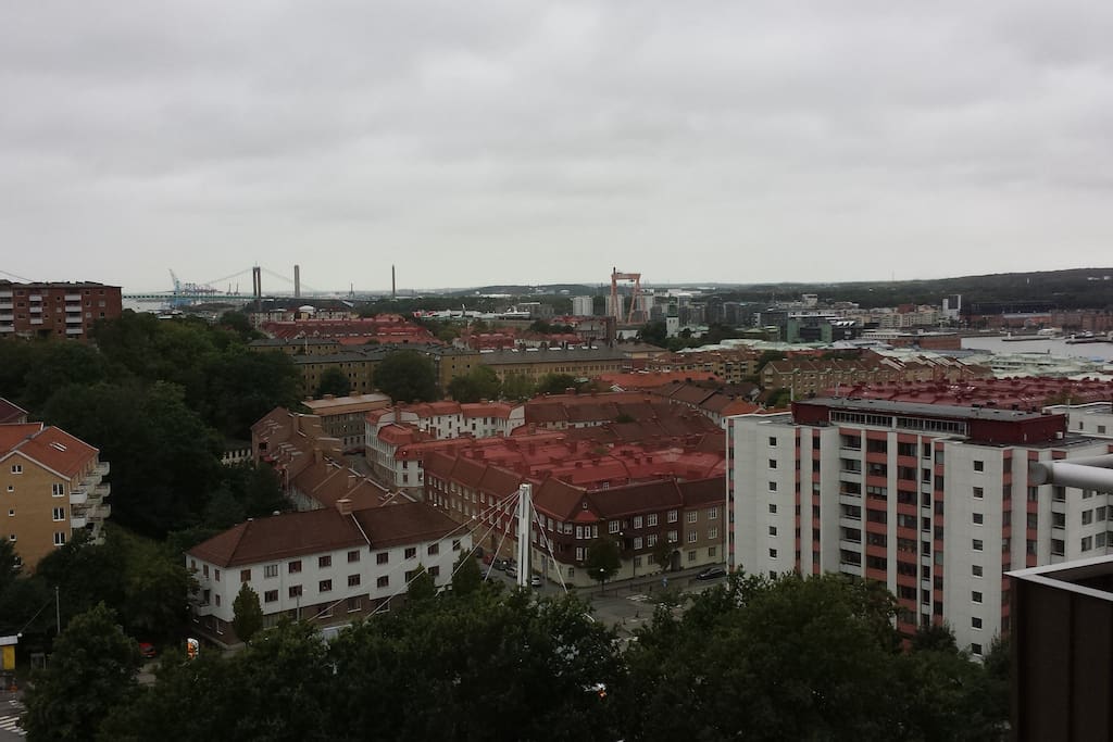 Overlooking the river and Älvsborgsbron