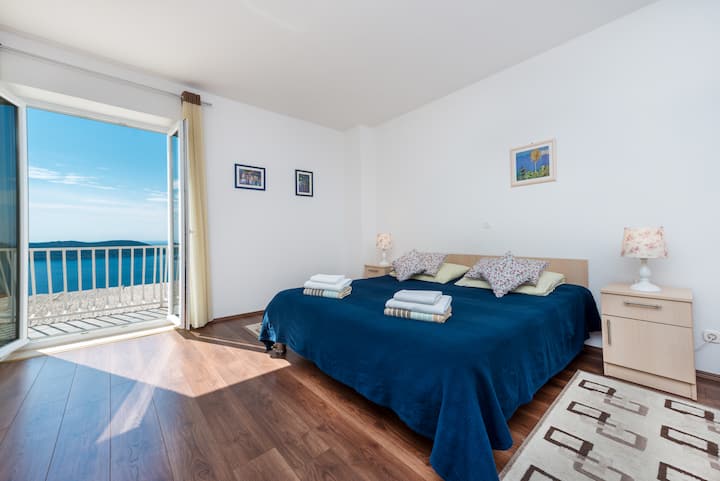 带独立卫生间的主卧