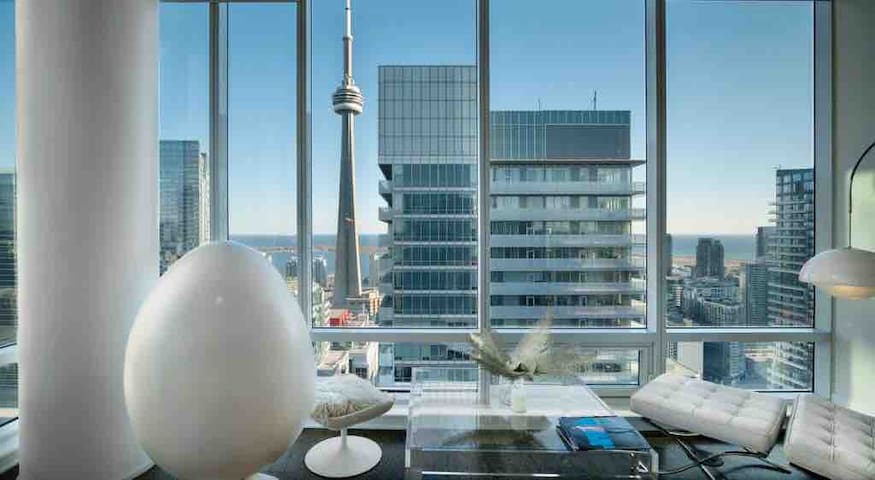 Luxury Penthouse lakeviewPool 2K’terrace fireplace