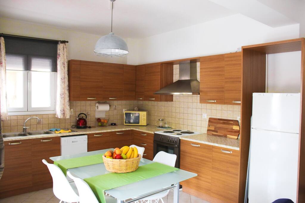 Kitchen & Dining area