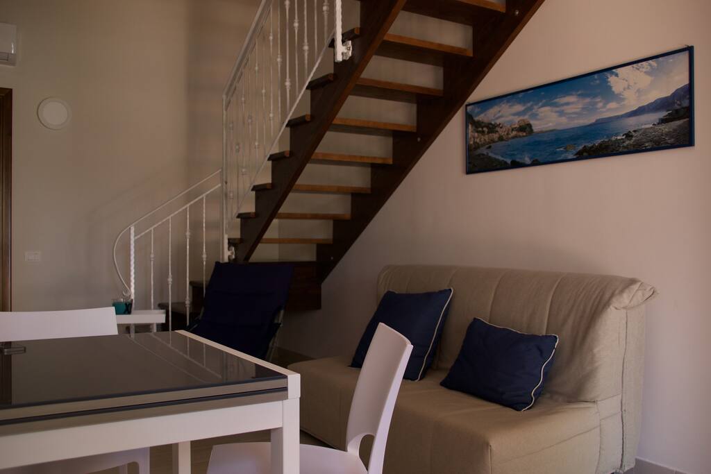 Soggiorno con divano letto - Living room with sofa bed