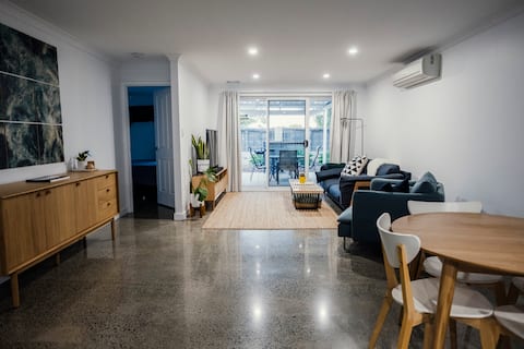 Popular Airbnb listing: Families Welcome Villa 42 Busselton Jetty Stays in Broadwater