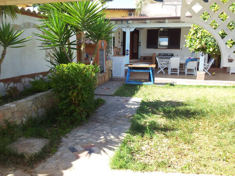 giardino e zona relax barbecue