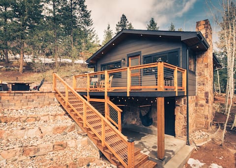 Modern Luxury Cabin w/ Hot Tub, Fireplace, Deck