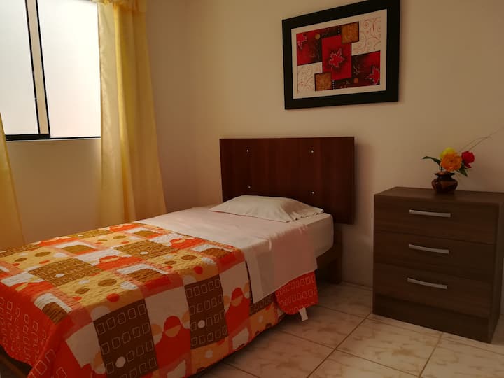 Спална соба 2. (КРЕВЕТ ОД 1 И ПОЛОВИНА КВАДРАТЕН)