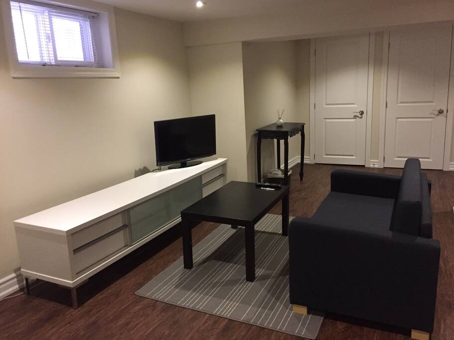 Spacious and efficient living area. Unlimited internet and Smart TV.