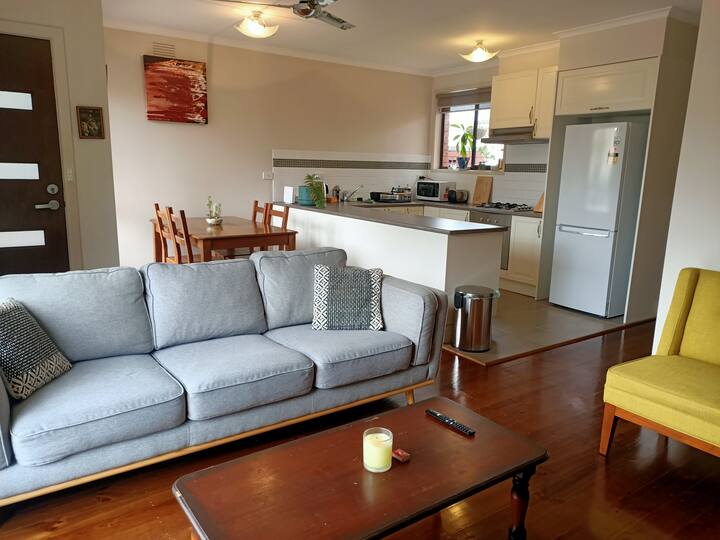Comfortable 1 bedroom unit close to Geelong CBD Apartments for Rent