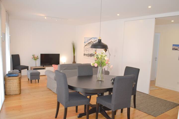 TP Bombarda | 5 , Lisbon Apartment Deluxe gallery image 3