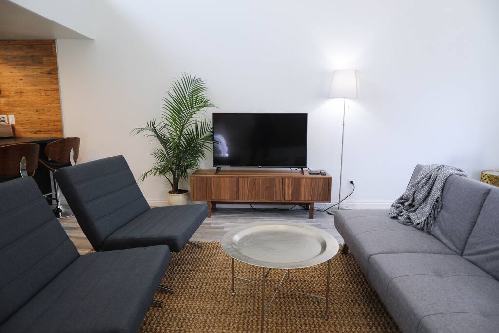 Entertainment area with high speed wifi and cable tv