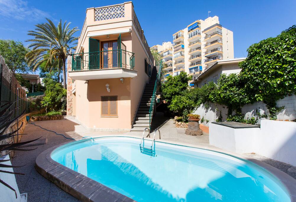Piscina y jardín - Pool and garden