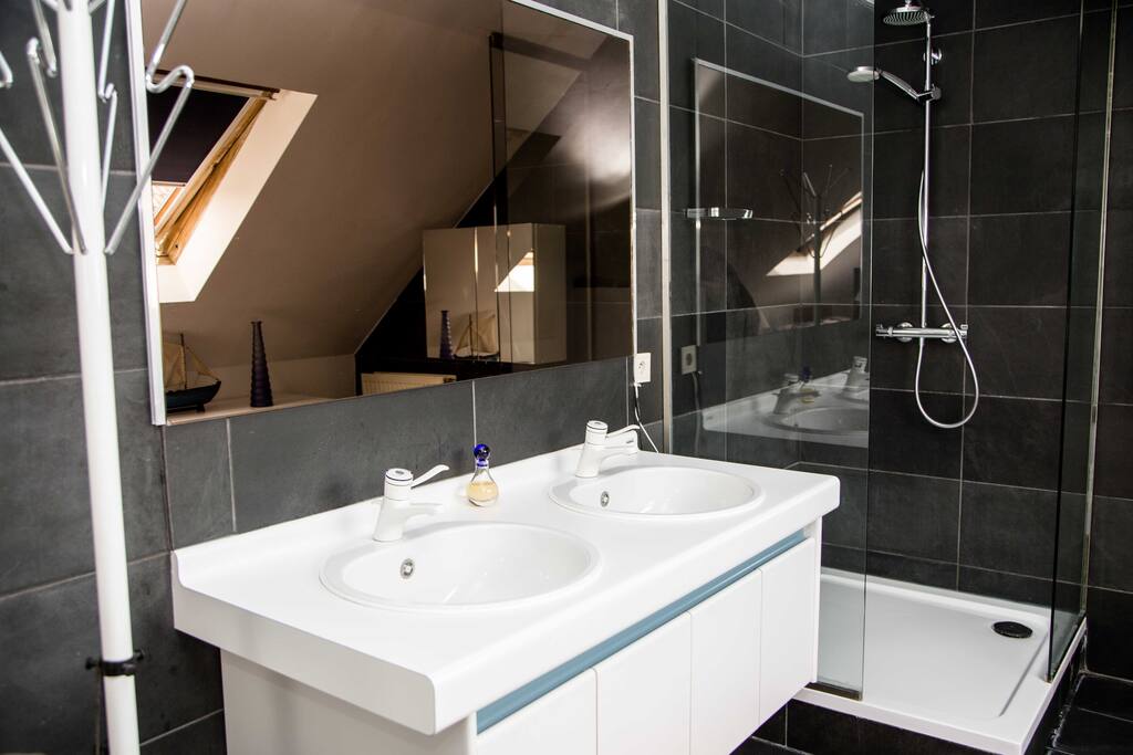 Salle de bains chambre 1