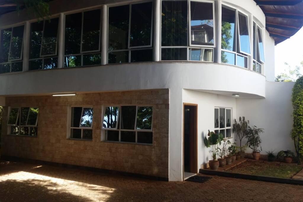 A Serene Secure 1 Bedroom Mimosa Nest Apartment