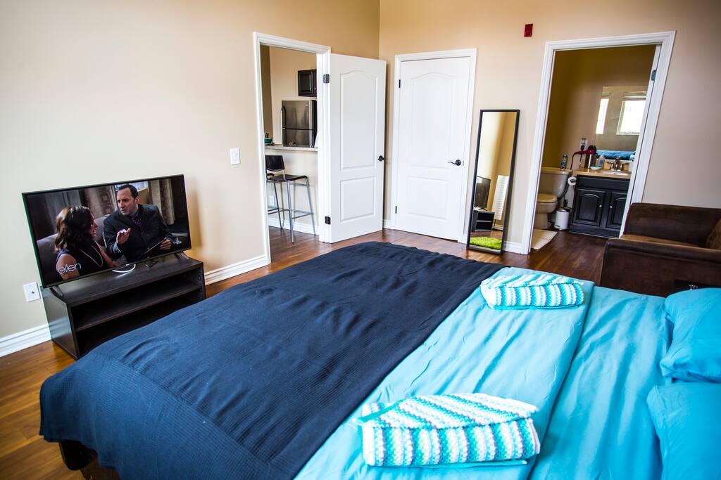 Master Bedroom / California King