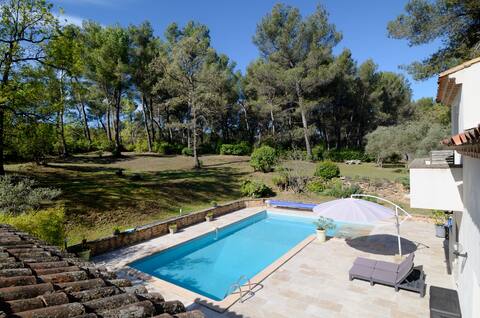 Peace and greenery near Marseille and Aix
