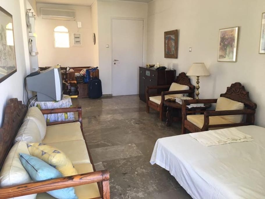 Spacious Livingroom with sofa bed for 2 persons
