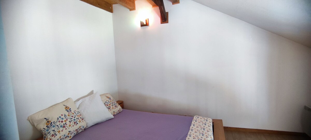 Chumba cha kulala kwenye ghorofa ya chini, kitanda cha watu wawili 160