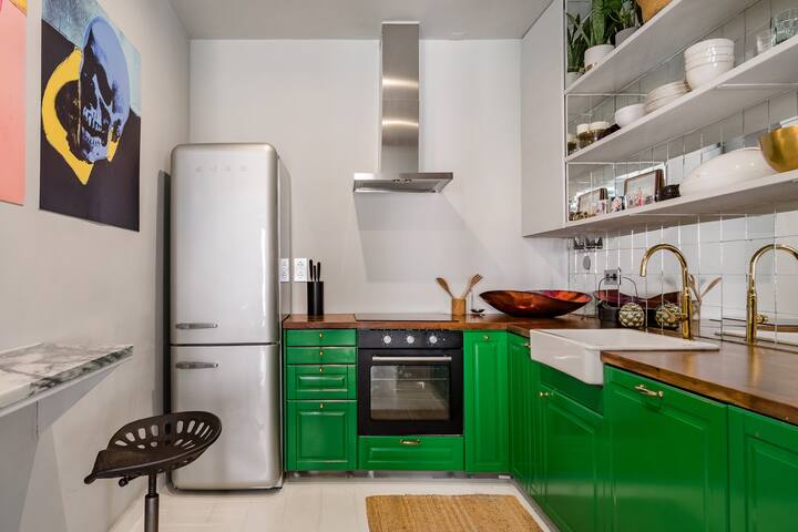 Unique, Exuberant, Arty Home in the Heart of Hip Bairro Alto gallery image 5