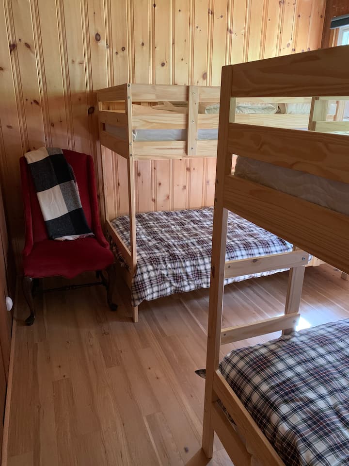 Zedernhütte - 2 Etagenbetten