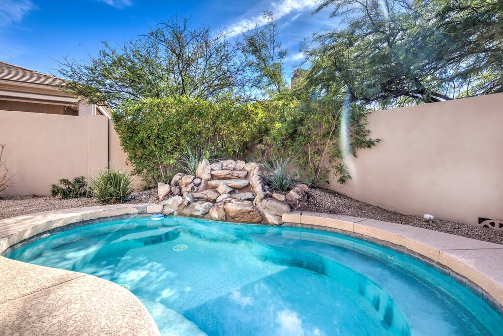 Private pool (XL Hot Tub)
