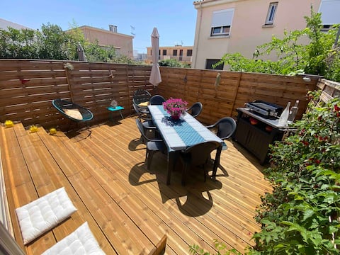 Settle down your bags at Le Grau d 'Age villa all comfortably