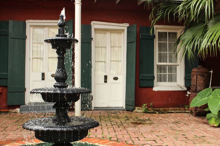 Burgundy Cottages in FQ with 18 rooms & 21 beds gallery image 5