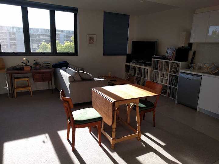 Large, Bright 1 Bedroom Apartment