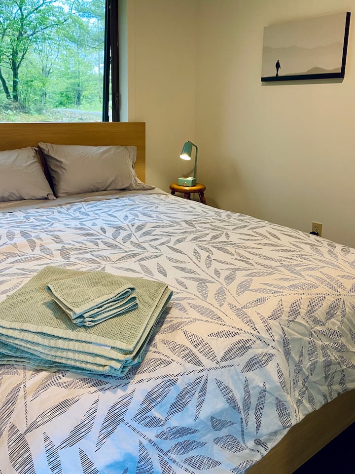 Linens and towels are provided.