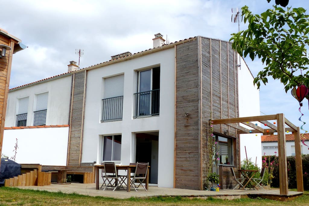 Maison ouverte sur 2 terrasses extérieures