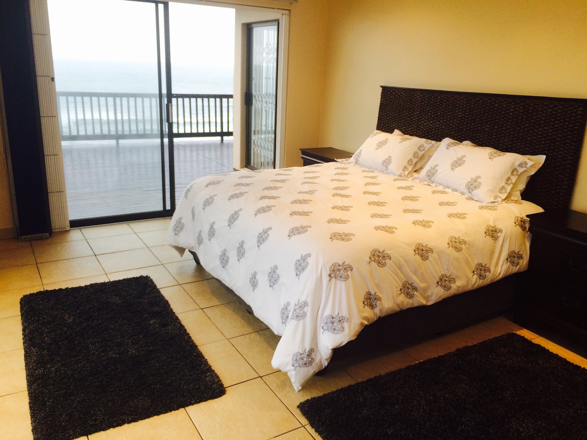 Pogled na ocean iz glavne spavaće sobe