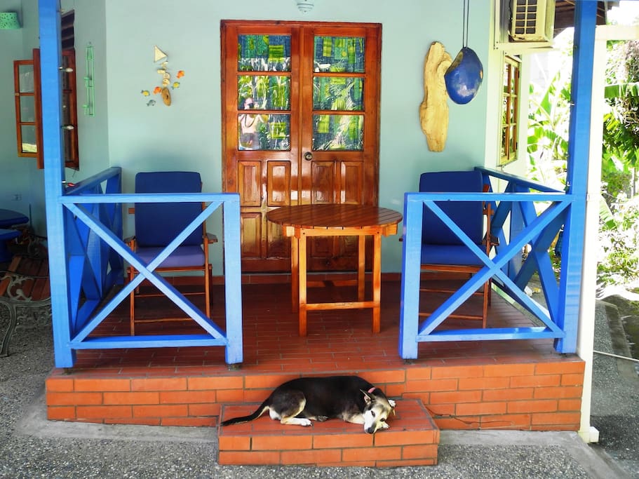 Kleine Terrasse vor dem Apartment