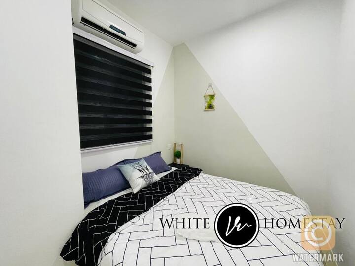 Habitación 4: cama queen.