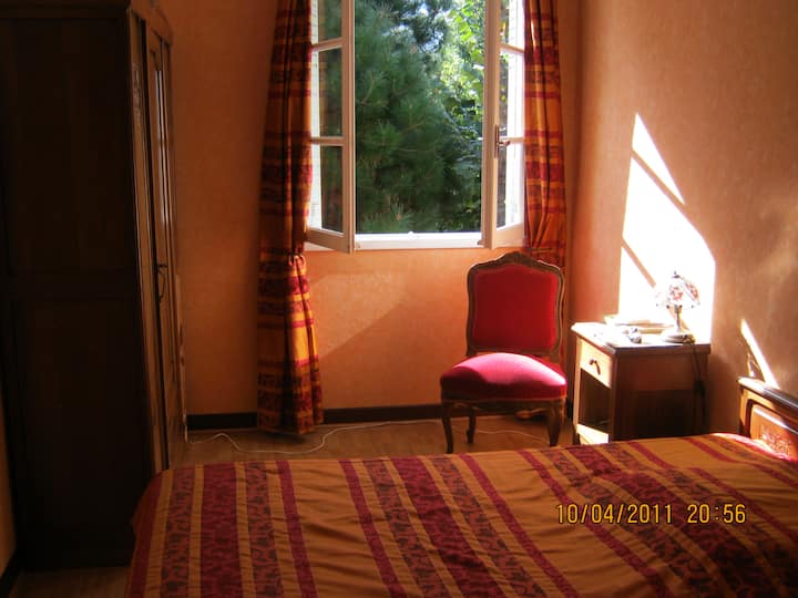 Maison Particulière. Une Chambre Très Calme. - Tarbes
