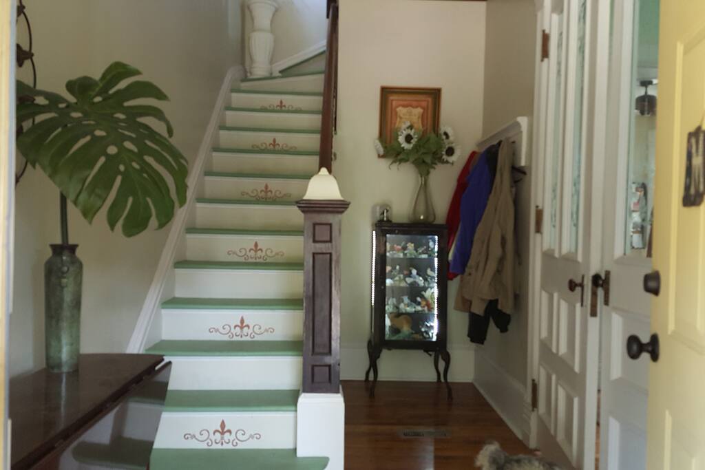 front entrayway showing stairs to upper floor, doors lead to main level living area