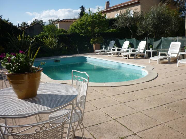 Gesamte Wohnung, Garten und Swimmingpool, in der Nähe von