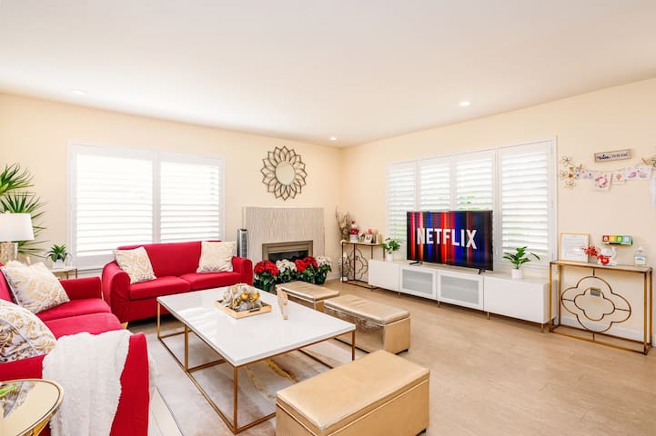 7 Bedrooms • Near Disneyland • Perfect for Groups